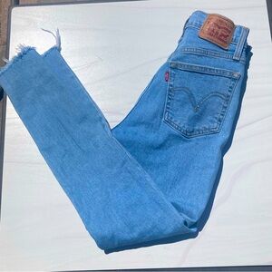 LEVI jeans!! 💝size 5/6